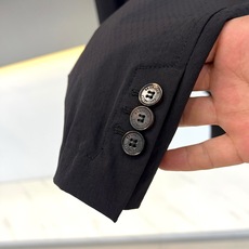 Brunello Cucinelli-BC、2026秋冬新品休闲西装外套。 谁说西装只能用来上班?这件才是男人该有的松弛 Brunello Cucinelli-BC、2026秋冬新品休闲西装外套。 谁说西装只能用来上班?这件才是男人该有的松弛