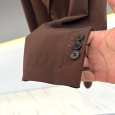 Brunello Cucinelli-BC、2026秋冬新品休闲西装外套。 谁说西装只能用来上班?这件才是男人该有的松弛 Brunello Cucinelli-BC、2026秋冬新品休闲西装外套。 谁说西装只能用来上班?这件才是男人该有的松弛