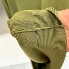 Loro Piana诺悠翩雅、2026新品莱赛尔桑蚕丝针织Polo衫 意式松弛感天花板,这件针织Polo简直是把“低调的 Loro Piana诺悠翩雅、2026新品莱赛尔桑蚕丝针织Polo衫 意式松弛感天花板,这件针织Polo简直是把“低调的