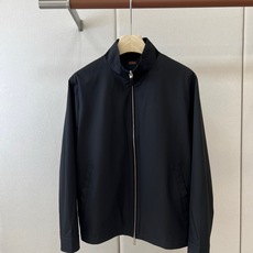 Zegna杰尼亚、2026秋冬新品稀缺卡其|立领哈灵顿G9夹克外套。 早八通勤不用愁!这件夹克一穿,利落感直接焊在身上。 Zegna杰尼亚、2026秋冬新品稀缺卡其|立领哈灵顿G9夹克外套。 早八通勤不用愁!这件夹克一穿,利落感直接焊在身上。