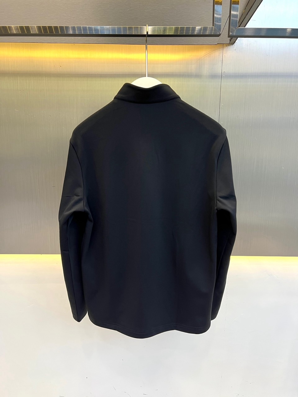 Mon蒙口、2026秋冬新品Moncler风格半拉链立领打底衫。 秋冬氛围感直接拉满！这件白月光太顶了 ！ 轻户外通勤风