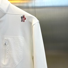 Mon蒙口、2026秋冬新品Moncler风格半拉链立领打底衫。 秋冬氛围感直接拉满!这件白月光太顶了 ! 轻户外通勤风 Mon蒙口、2026秋冬新品Moncler风格半拉链立领打底衫。 秋冬氛围感直接拉满!这件白月光太顶了 ! 轻户外通勤风