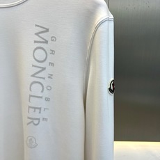 Mon蒙口、2026秋冬新品经典圆领长袖卫衣。 秋冬高级感,一件卫衣直接拉满。 极简运动轻奢风,版型挺括微宽松,藏肉显肩 Mon蒙口、2026秋冬新品经典圆领长袖卫衣。 秋冬高级感,一件卫衣直接拉满。 极简运动轻奢风,版型挺括微宽松,藏肉显肩