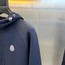 Mon蒙口、2026秋冬新品连帽运动套装。 不想研究搭配的时候,直接穿上套装就出门,显瘦又舒适,慵懒松弛的感觉很喜欢。 Mon蒙口、2026秋冬新品连帽运动套装。 不想研究搭配的时候,直接穿上套装就出门,显瘦又舒适,慵懒松弛的感觉很喜欢。