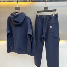 Mon蒙口、2026秋冬新品连帽运动套装。 不想研究搭配的时候,直接穿上套装就出门,显瘦又舒适,慵懒松弛的感觉很喜欢。 Mon蒙口、2026秋冬新品连帽运动套装。 不想研究搭配的时候,直接穿上套装就出门,显瘦又舒适,慵懒松弛的感觉很喜欢。