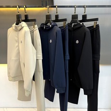 Mon蒙口、2026秋冬新品连帽运动套装。 不想研究搭配的时候,直接穿上套装就出门,显瘦又舒适,慵懒松弛的感觉很喜欢。 Mon蒙口、2026秋冬新品连帽运动套装。 不想研究搭配的时候,直接穿上套装就出门,显瘦又舒适,慵懒松弛的感觉很喜欢。