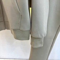 Mon蒙口、2026秋冬新品连帽运动套装。 不想研究搭配的时候,直接穿上套装就出门,显瘦又舒适,慵懒松弛的感觉很喜欢。 Mon蒙口、2026秋冬新品连帽运动套装。 不想研究搭配的时候,直接穿上套装就出门,显瘦又舒适,慵懒松弛的感觉很喜欢。