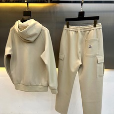 Mon蒙口、2026秋冬新品连帽运动套装。 不想研究搭配的时候,直接穿上套装就出门,显瘦又舒适,慵懒松弛的感觉很喜欢。 Mon蒙口、2026秋冬新品连帽运动套装。 不想研究搭配的时候,直接穿上套装就出门,显瘦又舒适,慵懒松弛的感觉很喜欢。