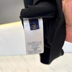 1v威登、2026秋冬新品帆船刺绣连帽卫衣。 这件卫衣简直是秋冬懒人穿搭的救星! 极简纯净的色调自带高级感,上身瞬间摆脱 1v威登、2026秋冬新品帆船刺绣连帽卫衣。 这件卫衣简直是秋冬懒人穿搭的救星! 极简纯净的色调自带高级感,上身瞬间摆脱