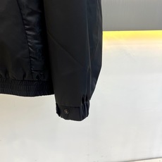 1v威登、2026秋冬新品老花拼接立领夹克外套。 秋冬质感直接拉满,这件真的藏不住了! 轻奢机能风,色调高级不挑人。立体 1v威登、2026秋冬新品老花拼接立领夹克外套。 秋冬质感直接拉满,这件真的藏不住了! 轻奢机能风,色调高级不挑人。立体