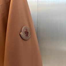 Mon蒙口、26ss男士Socot商务皮标翻领薄棉夹克外套 日常通勤的秋冬神器,这件夹克真的太有质感了! 老钱风+轻熟雅 Mon蒙口、26ss男士Socot商务皮标翻领薄棉夹克外套 日常通勤的秋冬神器,这件夹克真的太有质感了! 老钱风+轻熟雅