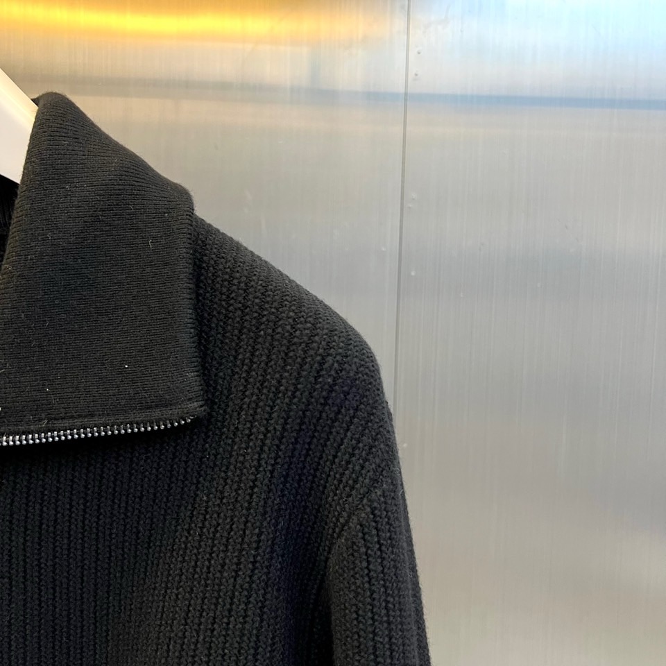 Brunello Cucinelli-BC、2026秋冬新品羊毛翻领针织拉链开衫。 秋天的高级感，一件搞定！ 老钱风/静