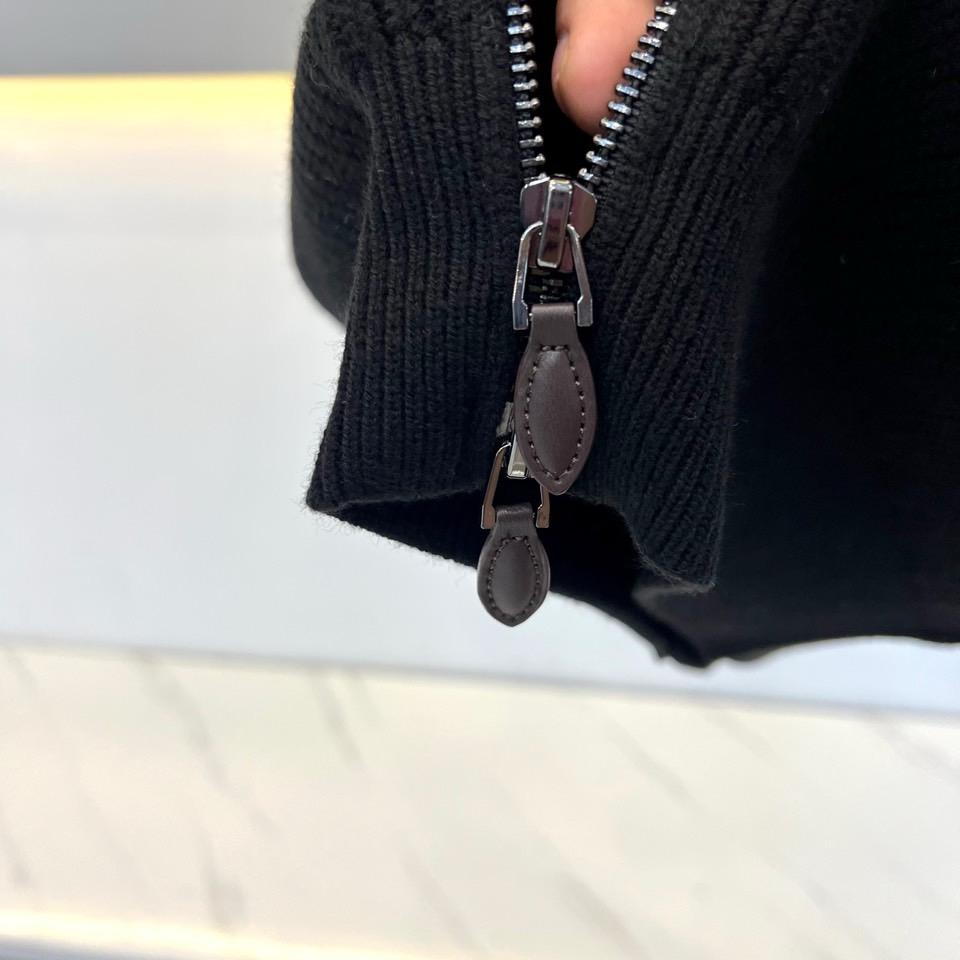 Brunello Cucinelli-BC、2026秋冬新品羊毛翻领针织拉链开衫。 秋天的高级感，一件搞定！ 老钱风/静