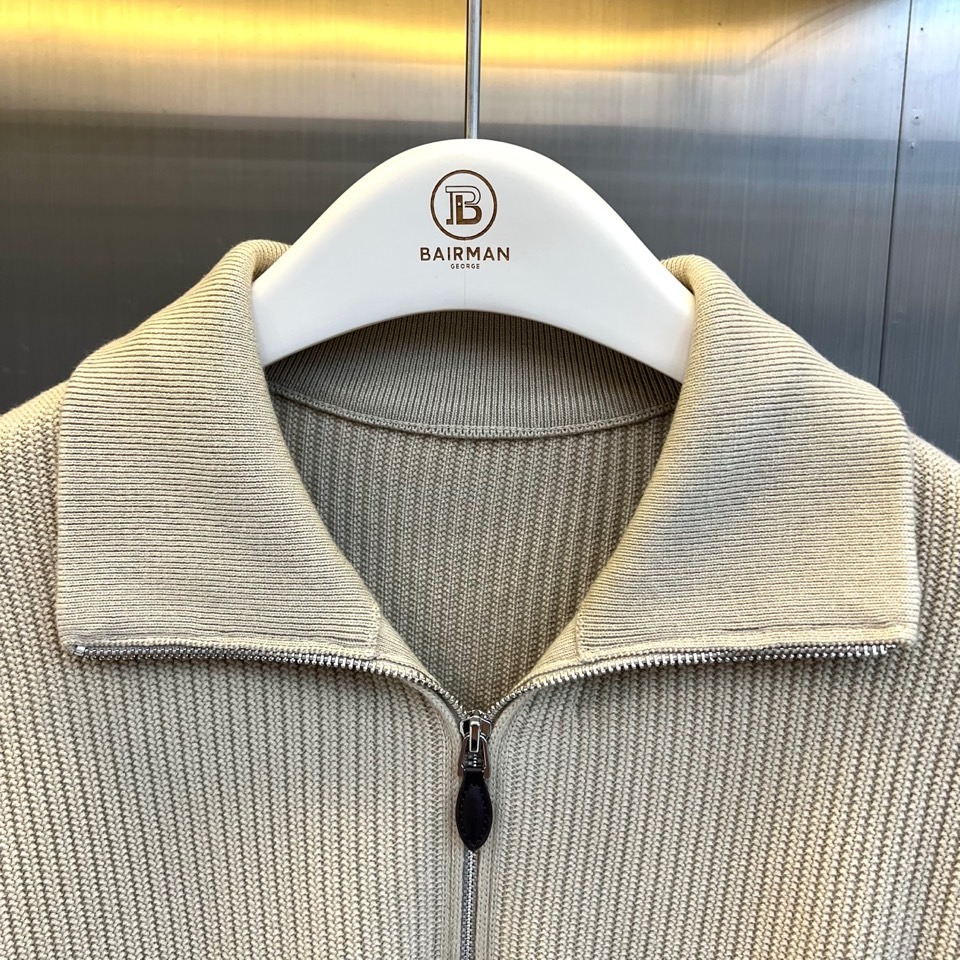 Brunello Cucinelli-BC、2026秋冬新品羊毛翻领针织拉链开衫。 秋天的高级感，一件搞定！ 老钱风/静