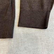 Zegna杰尼亚、2026秋冬新品Z系圆领针织衫。 秋冬质感直接拉满! 意式轻商务风,色调干净高级,左臂撞色条纹打破沉闷 Zegna杰尼亚、2026秋冬新品Z系圆领针织衫。 秋冬质感直接拉满! 意式轻商务风,色调干净高级,左臂撞色条纹打破沉闷