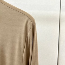 Loro Piana诺悠翩雅、2026秋冬新品双面穿立领机能夹克外套。 换面如换衣,这件真的省心! 极简立领运动廓形,藏 Loro Piana诺悠翩雅、2026秋冬新品双面穿立领机能夹克外套。 换面如换衣,这件真的省心! 极简立领运动廓形,藏