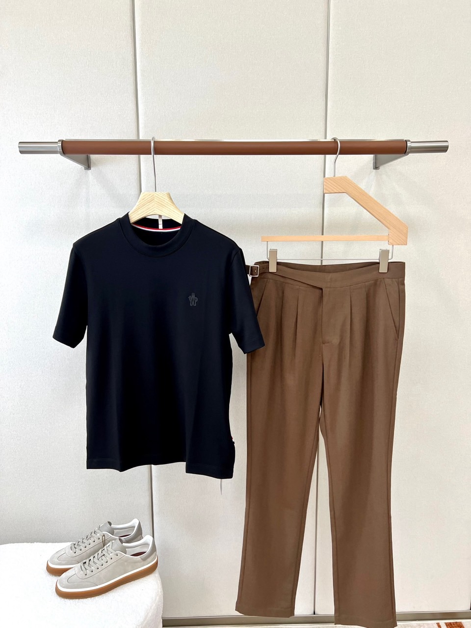 Mon蒙口、2026秋冬新品立体徽标高支棉短袖T恤。 秋冬衣橱里最耐看的还是这件T恤！ 极简干净路线，立体小logo低调