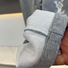 1v威登、2026秋冬新品高街重工毛绒绣工艺卫裤。 一眼心动的慵懒高级感,男士衣柜必入神裤! 高街休闲风拿捏得死死的,直 1v威登、2026秋冬新品高街重工毛绒绣工艺卫裤。 一眼心动的慵懒高级感,男士衣柜必入神裤! 高街休闲风拿捏得死死的,直