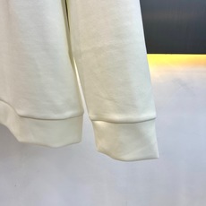 Bur巴宝莉、2026秋冬新品格纹半拉链卫衣。 秋冬质感直接拉满!这件真的太显精神了 。 轻奢商务休闲风,重磅棉混纺面料 Bur巴宝莉、2026秋冬新品格纹半拉链卫衣。 秋冬质感直接拉满!这件真的太显精神了 。 轻奢商务休闲风,重磅棉混纺面料
