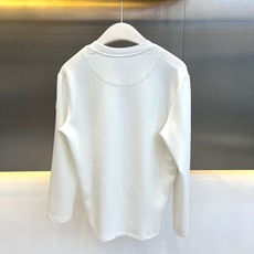Mon蒙口、2026秋冬新品双线刺绣卫衣。 这件蒙口真的把高级感玩明白了!经典的蓝白配色自带清爽滤镜,春秋冬三季都能轻松 Mon蒙口、2026秋冬新品双线刺绣卫衣。 这件蒙口真的把高级感玩明白了!经典的蓝白配色自带清爽滤镜,春秋冬三季都能轻松
