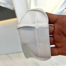 Ba巴黎世家、2026秋冬新品高定感立领短袖T恤。 一眼心动的极简高级感!男士冬日衣橱打底的“门面担当”! 风格偏重轻奢 Ba巴黎世家、2026秋冬新品高定感立领短袖T恤。 一眼心动的极简高级感!男士冬日衣橱打底的“门面担当”! 风格偏重轻奢