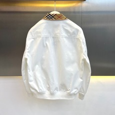 Bur巴宝莉、2026秋冬新品经典格纹翻领夹克外套。 秋冬季衣橱刚需,这件真的太提气质了! 偏休闲英伦风,纯色简约利落, Bur巴宝莉、2026秋冬新品经典格纹翻领夹克外套。 秋冬季衣橱刚需,这件真的太提气质了! 偏休闲英伦风,纯色简约利落,