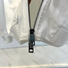 Bur巴宝莉、2026秋冬新品经典格纹翻领夹克外套。 秋冬季衣橱刚需,这件真的太提气质了! 偏休闲英伦风,纯色简约利落, Bur巴宝莉、2026秋冬新品经典格纹翻领夹克外套。 秋冬季衣橱刚需,这件真的太提气质了! 偏休闲英伦风,纯色简约利落,