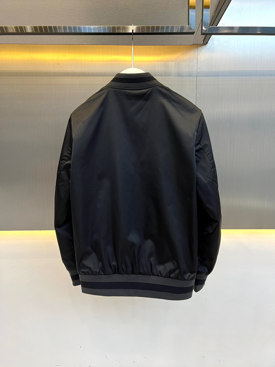 Brunello Cucinelli-BC、2026秋冬新品尼龙棒球夹克外套。 春秋换季的硬货,直接锁死这件棒球服! 轻 Brunello Cucinelli-BC、2026秋冬新品尼龙棒球夹克外套。 春秋换季的硬货,直接锁死这件棒球服! 轻