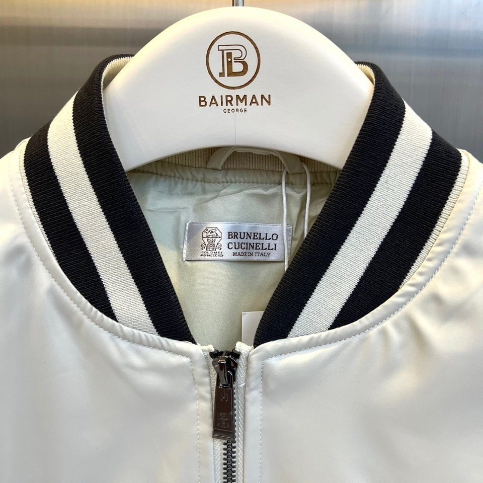 Brunello Cucinelli-BC、2026秋冬新品尼龙棒球夹克外套。 春秋换季的硬货，直接锁死这件棒球服！ 轻