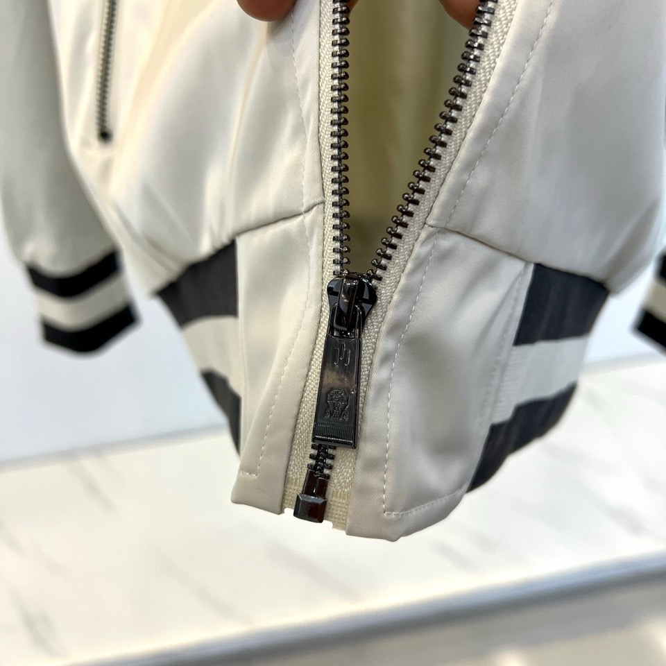 Brunello Cucinelli-BC、2026秋冬新品尼龙棒球夹克外套。 春秋换季的硬货，直接锁死这件棒球服！ 轻