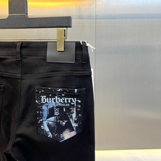 Bur巴宝莉、2026秋冬新品复古战马水洗直筒牛仔裤。 一眼沦陷的复古质感,这条真的谁穿谁帅! 高级感复古休闲风,直筒微 Bur巴宝莉、2026秋冬新品复古战马水洗直筒牛仔裤。 一眼沦陷的复古质感,这条真的谁穿谁帅! 高级感复古休闲风,直筒微