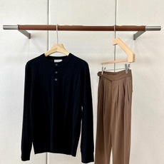 Brunello Cucinelli-BC、2026秋冬新品意式麻花亨利领针织衫。 早秋质感天花板,这件真的谁穿谁帅! Brunello Cucinelli-BC、2026秋冬新品意式麻花亨利领针织衫。 早秋质感天花板,这件真的谁穿谁帅!