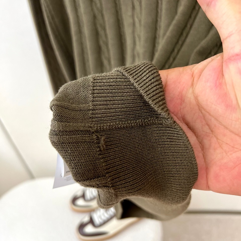 Brunello Cucinelli-BC、2026秋冬新品意式麻花亨利领针织衫。 早秋质感天花板，这件真的谁穿谁帅！ 