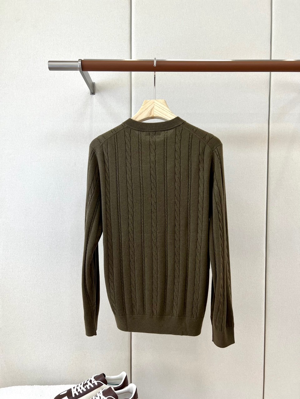 Brunello Cucinelli-BC、2026秋冬新品意式麻花亨利领针织衫。 早秋质感天花板，这件真的谁穿谁帅！ 