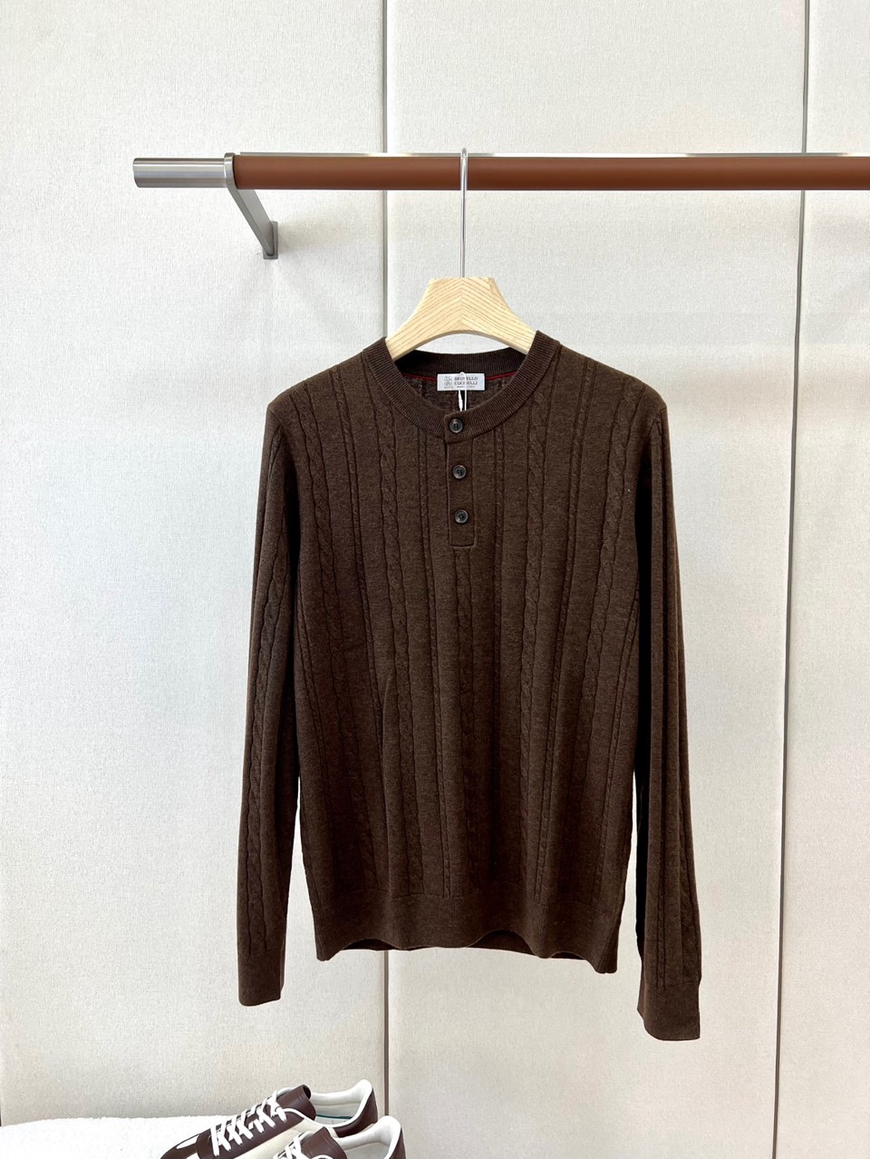 Brunello Cucinelli-BC、2026秋冬新品意式麻花亨利领针织衫。 早秋质感天花板，这件真的谁穿谁帅！ 