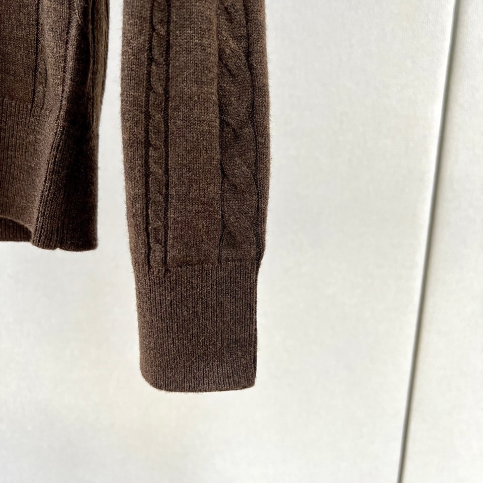 Brunello Cucinelli-BC、2026秋冬新品意式麻花亨利领针织衫。 早秋质感天花板，这件真的谁穿谁帅！ 