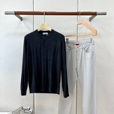 Brunello Cucinelli-BC、2026秋冬新品意式麻花亨利领针织衫。 早秋质感天花板,这件真的谁穿谁帅! Brunello Cucinelli-BC、2026秋冬新品意式麻花亨利领针织衫。 早秋质感天花板,这件真的谁穿谁帅!