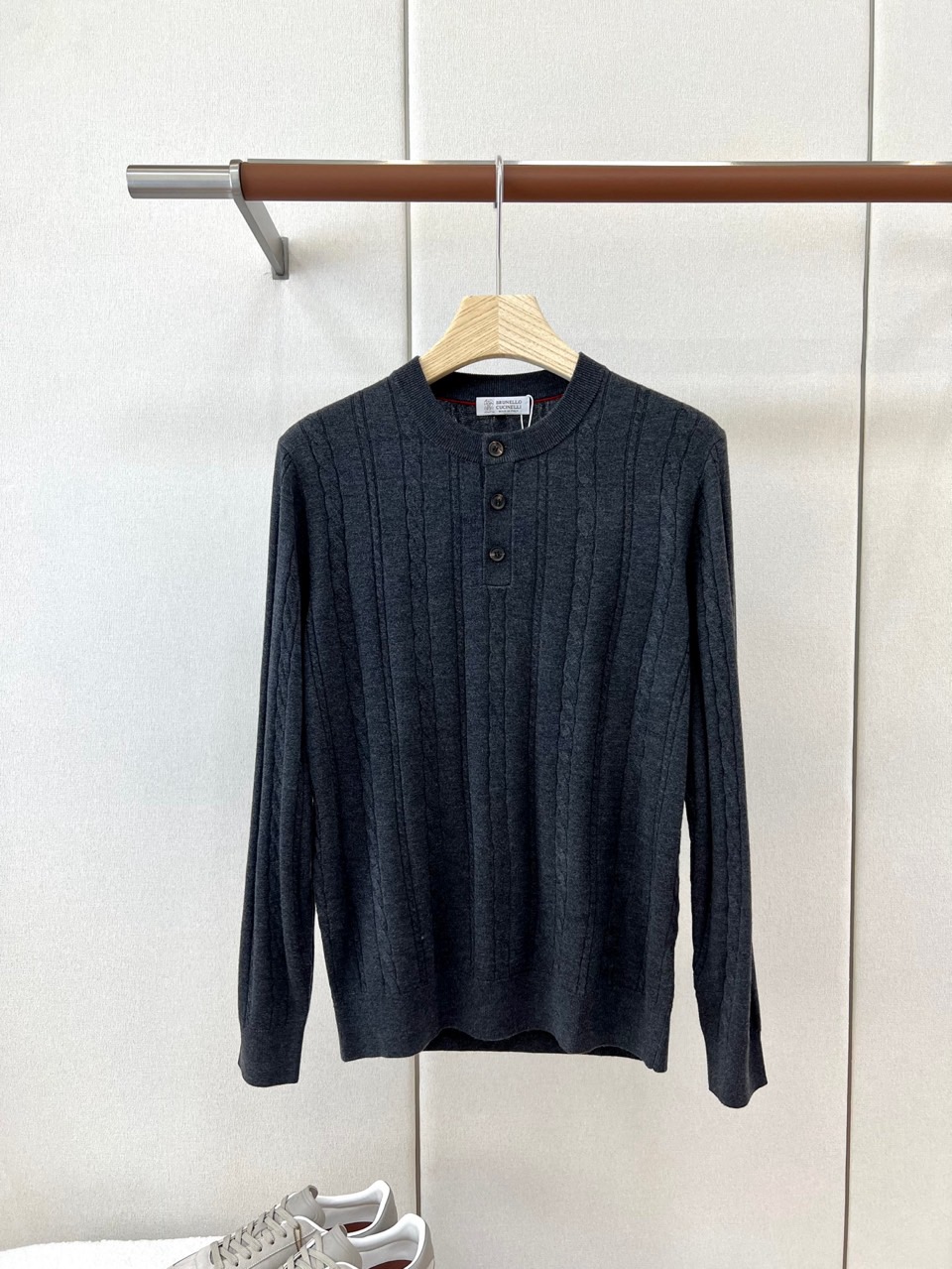 Brunello Cucinelli-BC、2026秋冬新品意式麻花亨利领针织衫。 早秋质感天花板，这件真的谁穿谁帅！ 