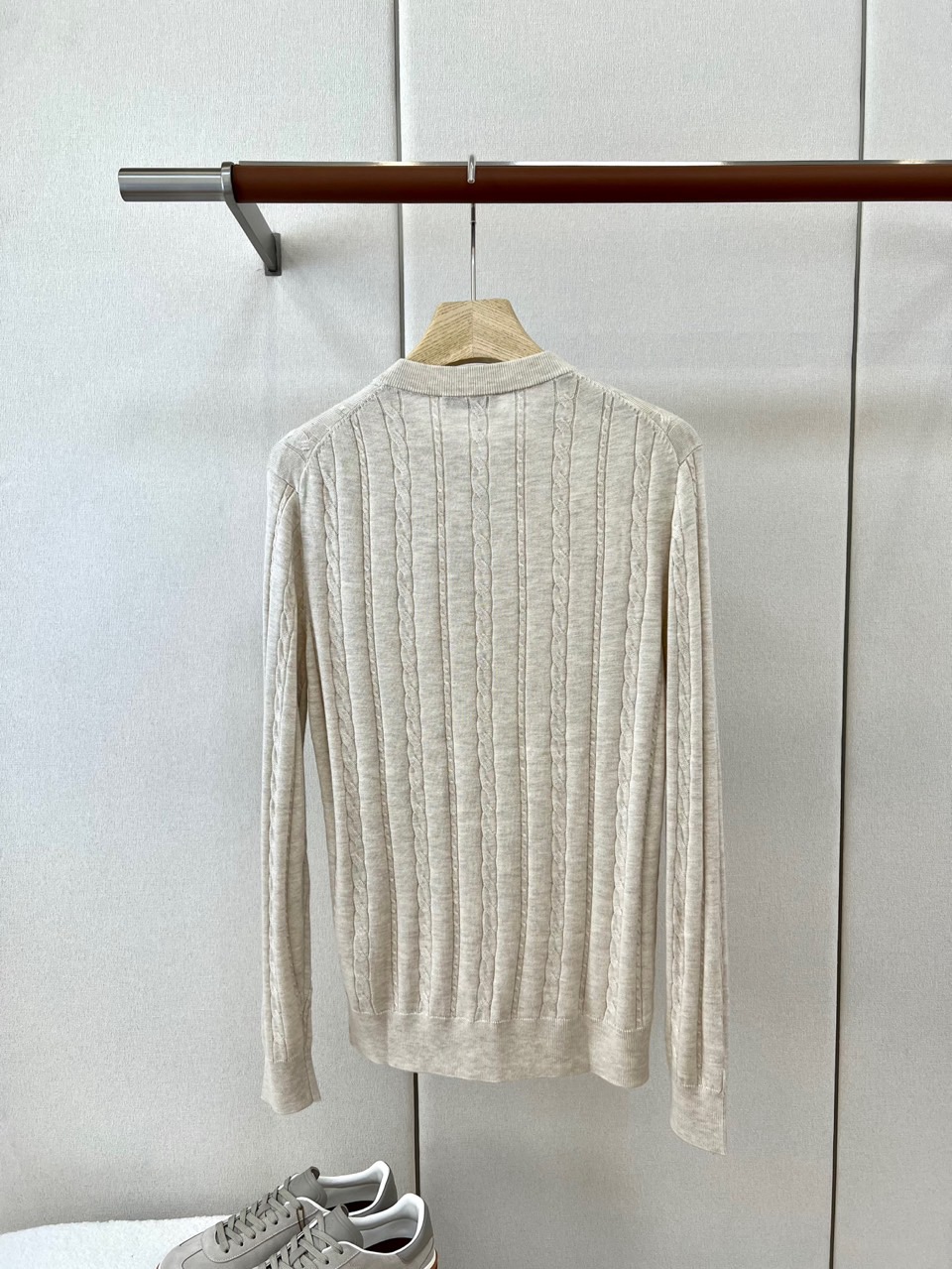 Brunello Cucinelli-BC、2026秋冬新品意式麻花亨利领针织衫。 早秋质感天花板，这件真的谁穿谁帅！ 