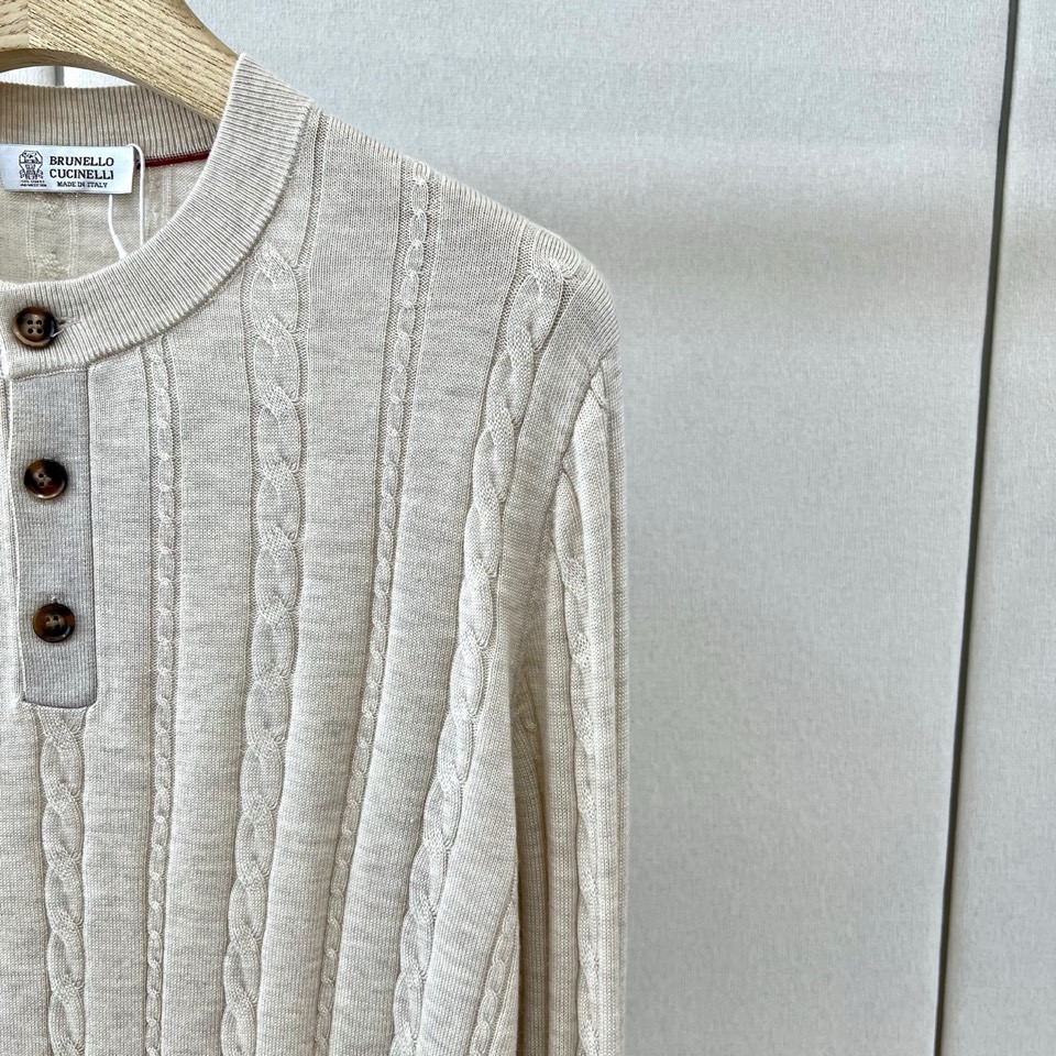 Brunello Cucinelli-BC、2026秋冬新品意式麻花亨利领针织衫。 早秋质感天花板，这件真的谁穿谁帅！ 