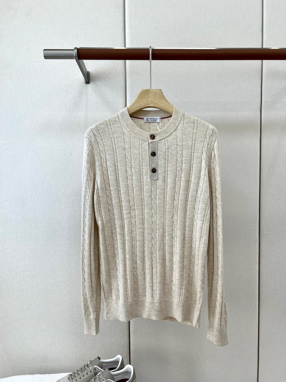 Brunello Cucinelli-BC、2026秋冬新品意式麻花亨利领针织衫。 早秋质感天花板，这件真的谁穿谁帅！ 