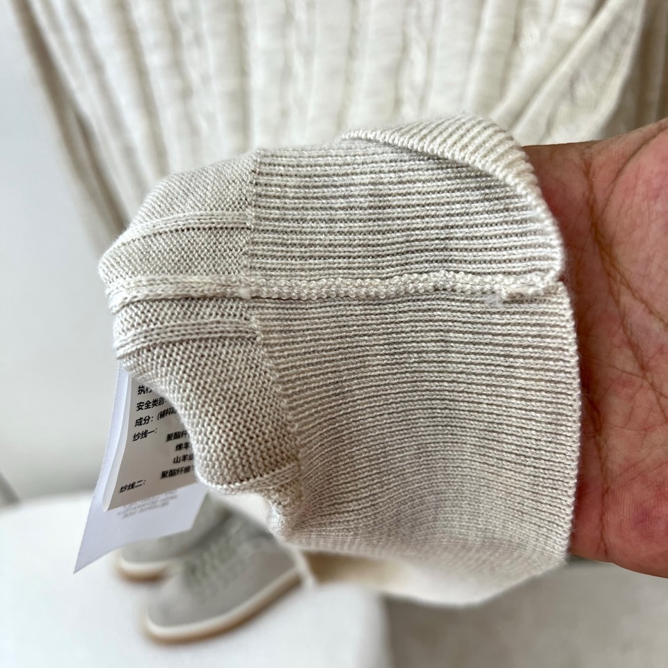 Brunello Cucinelli-BC、2026秋冬新品意式麻花亨利领针织衫。 早秋质感天花板，这件真的谁穿谁帅！ 