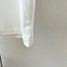 Brunello Cucinelli-BC、2026秋冬新品极简小标款T恤。 冬日衣橱打底的终极答案,就是这件! 极简轻 Brunello Cucinelli-BC、2026秋冬新品极简小标款T恤。 冬日衣橱打底的终极答案,就是这件! 极简轻