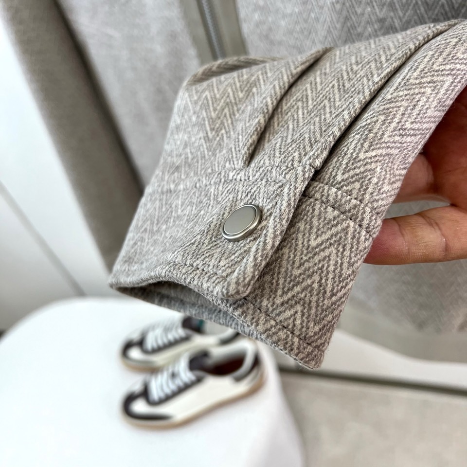 Brunello Cucinelli-BC、2026秋冬新品人字纹羊毛夹克外套。 秋冬衣橱的“质感杀手”，这件真的藏不住