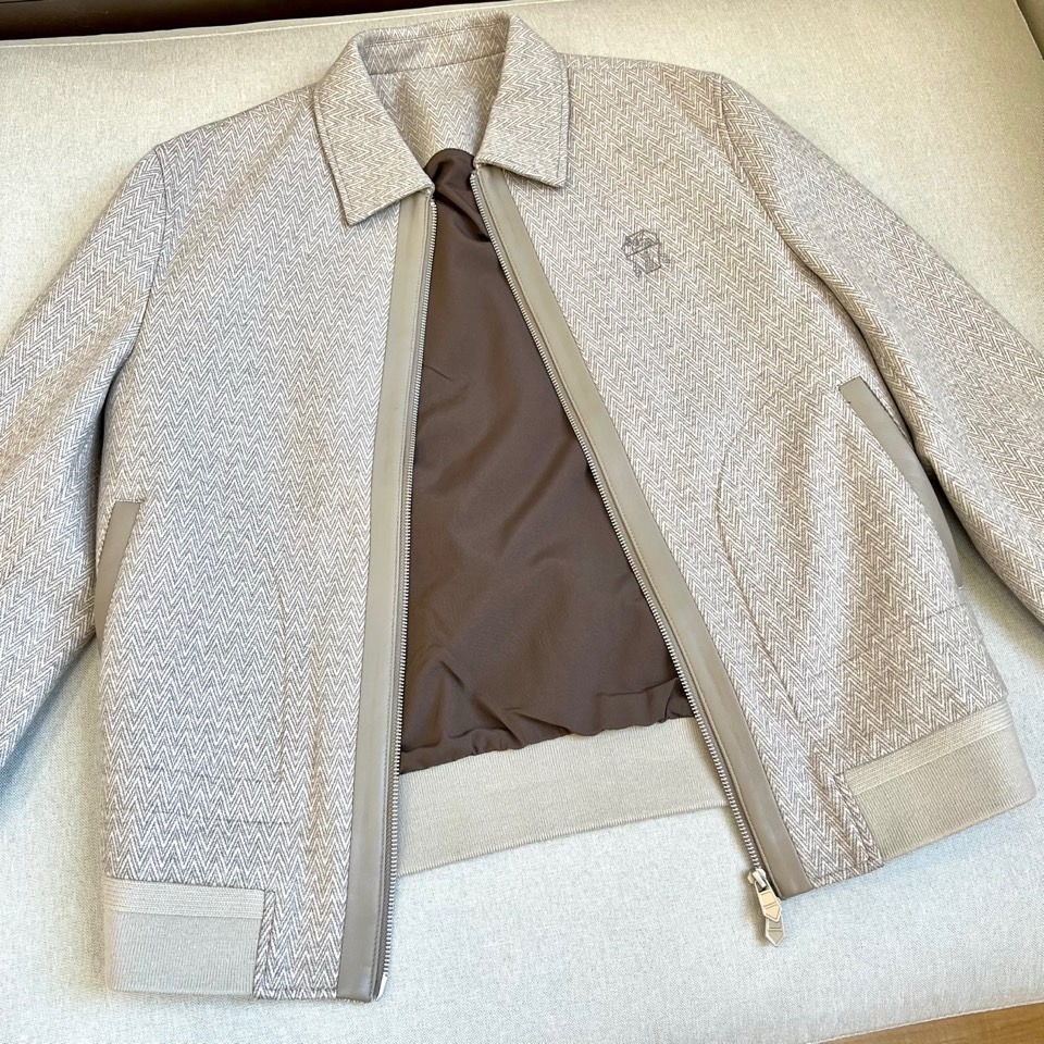 Brunello Cucinelli-BC、2026秋冬新品人字纹羊毛夹克外套。 秋冬衣橱的“质感杀手”，这件真的藏不住