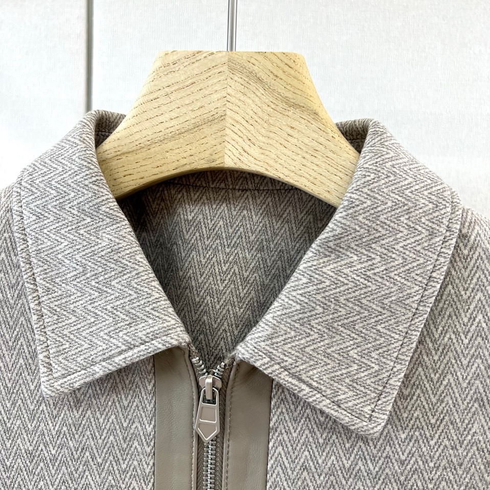 Brunello Cucinelli-BC、2026秋冬新品人字纹羊毛夹克外套。 秋冬衣橱的“质感杀手”，这件真的藏不住