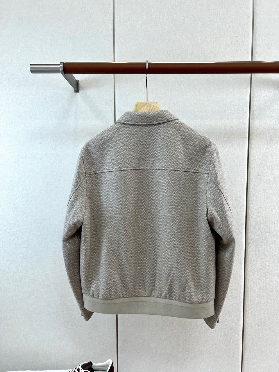 Brunello Cucinelli-BC、2026秋冬新品人字纹羊毛夹克外套。 秋冬衣橱的“质感杀手”，这件真的藏不住