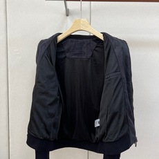 Brunello Cucinelli-BC、2026秋冬新品高定感立领绒面夹克外套。 秋冬季的质感,这件直接拉满! 兼具 Brunello Cucinelli-BC、2026秋冬新品高定感立领绒面夹克外套。 秋冬季的质感,这件直接拉满! 兼具