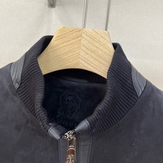 Brunello Cucinelli-BC、2026秋冬新品高定感立领绒面夹克外套。 秋冬季的质感,这件直接拉满! 兼具 Brunello Cucinelli-BC、2026秋冬新品高定感立领绒面夹克外套。 秋冬季的质感,这件直接拉满! 兼具