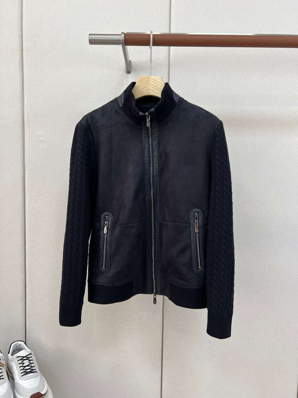 Brunello Cucinelli-BC、2026秋冬新品高定感立领绒面夹克外套。 秋冬季的质感，这件直接拉满！ 兼具